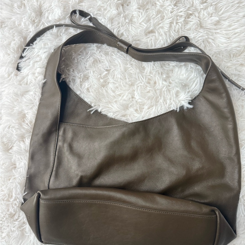 Reformation - The Medium Vittoria Tote Bag - Truffle - Picture 3 of 5